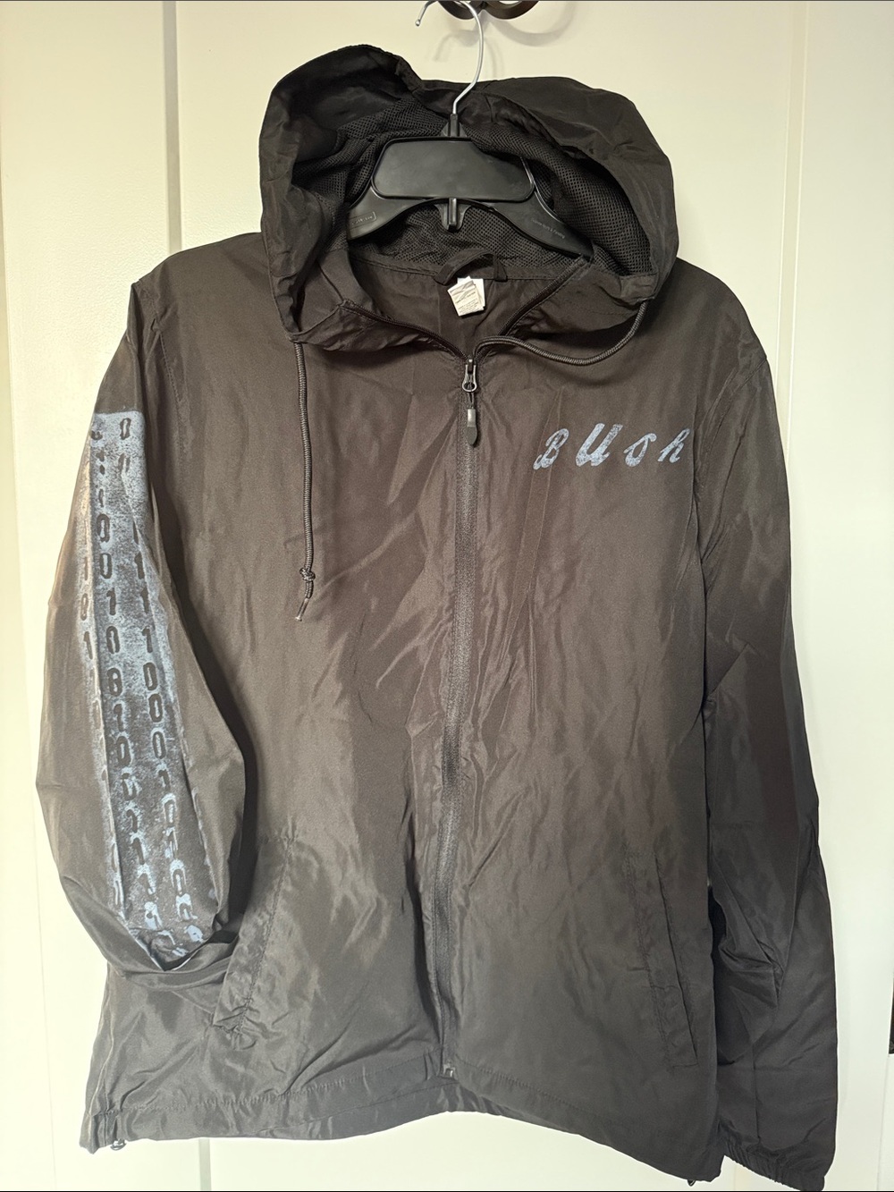 BUSH „Sixteen Stone“ Black Hooded Windbreaker Jacket - Lightweight & Packable M